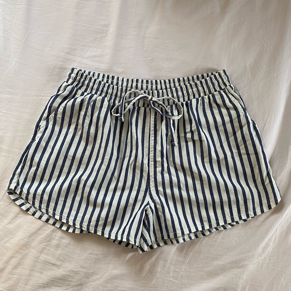 ✨LAST CHANCE✨ UNIVERSAL THREAD Shorts S - Picture 1 of 8